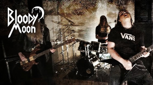 Descubriendo bandas (07-07-2025): KÜNTSQUÄD estrena videoclip – Nuevo tema de CRUNGUS – Disponible el ábum de MORTUAL – BLOODY MOON lanza vídeo – ASTRAL EXPERIENCE tiene nuevo EP – Clip de TOMI PERRAKOSKI – Sencillo de MOURNIATY